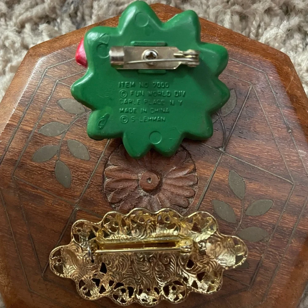 Brooches - Picture 2 of 2